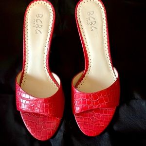 BCBG size 8 red croc slides with wicker wedge